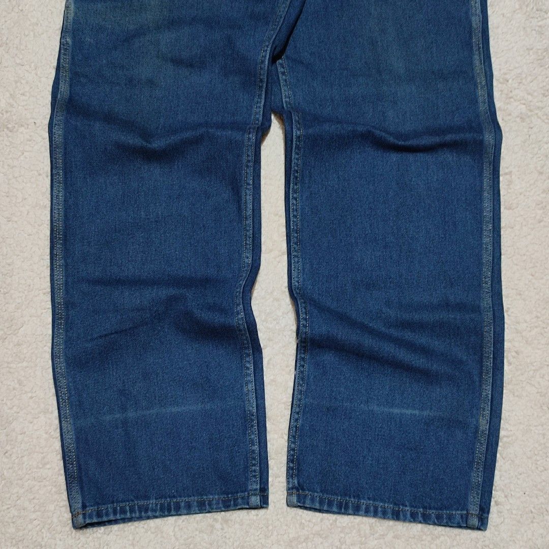 B.U.M. Denim Carpenter Pants (Category: Jeans) located in Manila. Submitted by anthonig (Listing ID 1446581364, Image 3). Description: Length: 43 inches Width: 32 inches Hem: 8.5 inches Price: 600 pesos Condition: 9.3/10 Issues: lined hem due to cuffing PM if interested or for inquiries Meetups within MANILA only Can do shipping at buyers expense.