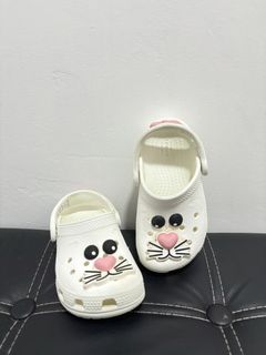 (Category: ) located in . Submitted by littlebooythriftstore (Listing ID 1446665790, Image 1). Description: .