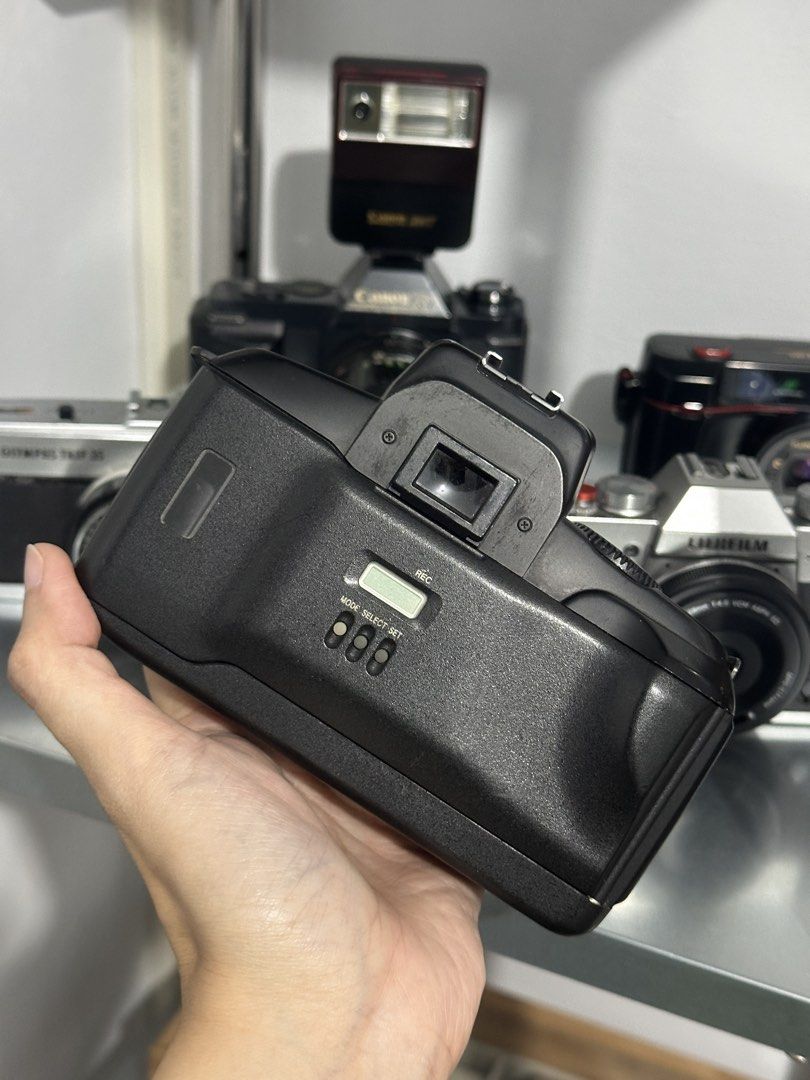 Canon EOS 750qd Film Camera (Category: Cameras) located in Taguig. Submitted by rdsaaaa (Listing ID 1446666633, Image 3). Description: No lens and no battery. Last time this was tested, it’s perfectly working. Wasn’t able to use since there’s no available lens. As is. .