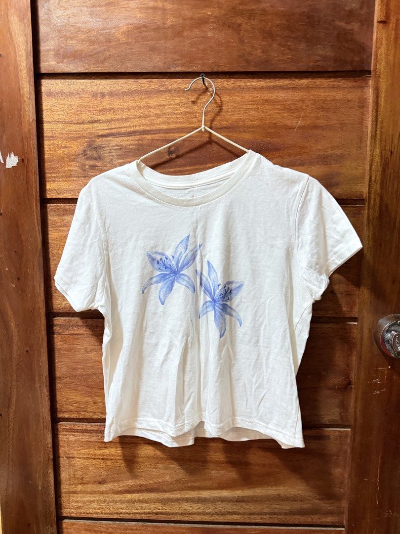 CARIAD PRINTED FLORAL TANK TOP / TEE (Category: Shirts) located in Makati City. Submitted by inxdnl (Listing ID 1446626583, Image 1). Description: SIZE: L LOCAL BRAND SLIGHTLY STRETCHABLE MATERIAL NOT YET WORN NO DAMAGE OR FLAW CAN SEND MEASUREMENTS ONLY AS TOP DO NOT FIT ANYMORE CAN SHIP ASAP TODAY MESSAGE ONLY IF INTERESTED, LOWEST PRICE ALREADY .