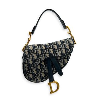 (Category: ) located in . Submitted by carousellluxury (Listing ID 1434722850, Image 1). Description: .