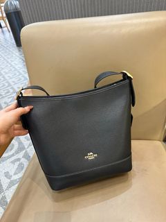 (Category: ) located in . Submitted by sellora_fashion (Listing ID 1446648422, Image 1). Description: .
