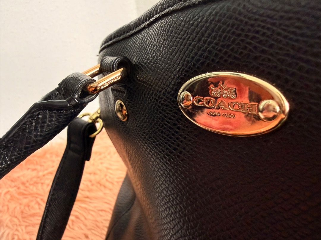 Coach Margot (Category: Luxury Bags & Wallets) located in Cagayan de Oro. Submitted by rairaibags (Listing ID 1446580207, Image 3). Description: .
