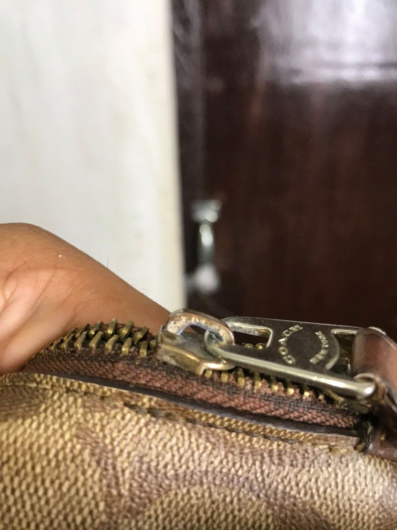 COACH SMALL BACKPACK (Category: Luxury Bags & Wallets) located in Naga. Submitted by black-market00 (Listing ID 1446714173, Image 2). Description: GANDA PA RIN NETO KAHIT MAY ISSUE RANK AB AUTHENTIC ISSUE IS MAY STAIN SYA SA LIKOD YUNG GREEN NA PART IDK IF MATATANGGAL SYA KUNG LALABHAN AND MAY MAY MALIIT NA SULAT NANG PEN AT YUNG ZIPPER WORKING PA NAMAN PERO YUNG ISA HINDI NA.