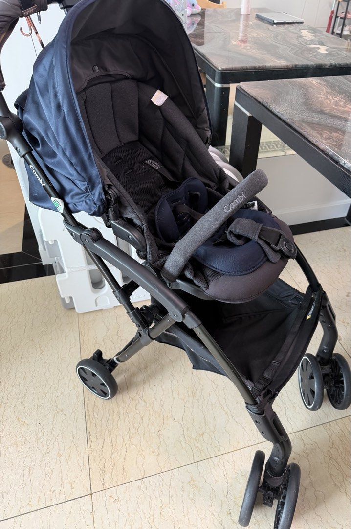 Combi Stroller - Laverita （分類：外出用品 - 嬰兒車）位於 Hong Kong。 由 nalie.0005 提交（商品編號 1446547086，圖片 3）。簡介： Selling a navy blue Combi stroller for 1m to 3yo. Let me know if you have questions.。