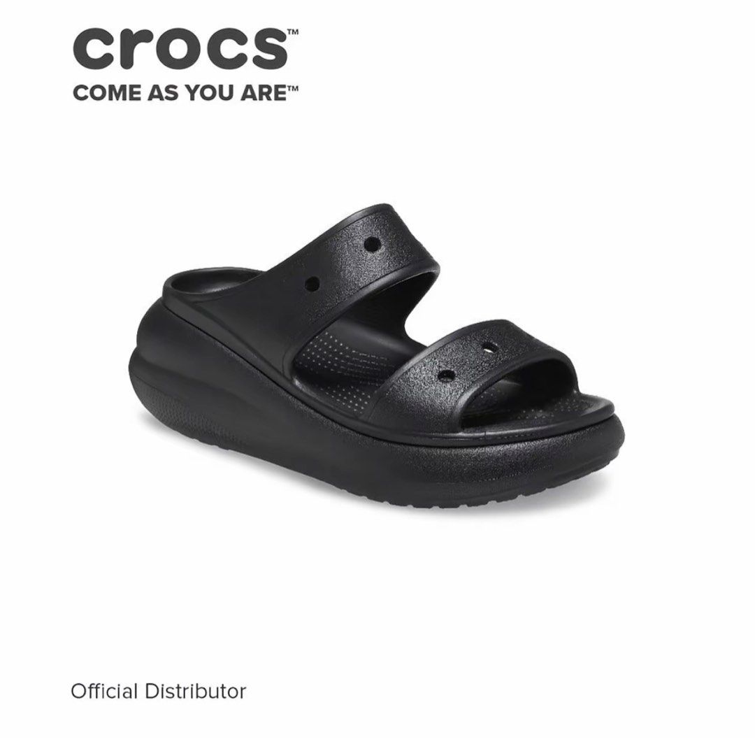 Crocs Classic Crush Sandals in Black (Category: Flats & Sandals) located in Pasig City. Submitted by jami.declutters (Listing ID 1446642584, Image 3). Description: AUTHENTIC Used once Rfs: wrong size, medyo maluwag sakin SIZE: M4W6 (22cm) With original totebag and plastic Bought for ₱3995 Selling for ₱2000 📍Pasig Kapitolyo .