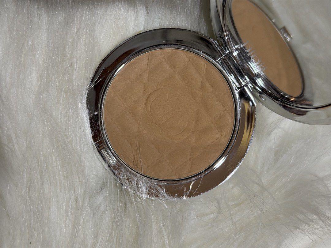 Dior Forever Nude Matte Filter Powder - Shade 03 Medium (Category: Makeup) located in Mabalacat. Submitted by tinedpsalvador_on_ig (Listing ID 1446653706, Image 3). Description: - RFS: wrongshade -Dior Forever Nude Matte Filter Powder - Shade: 03 Medium - Blurring setting powder for a smooth, matte finish - Infused with hyaluronic acid - Comes in original packaging.