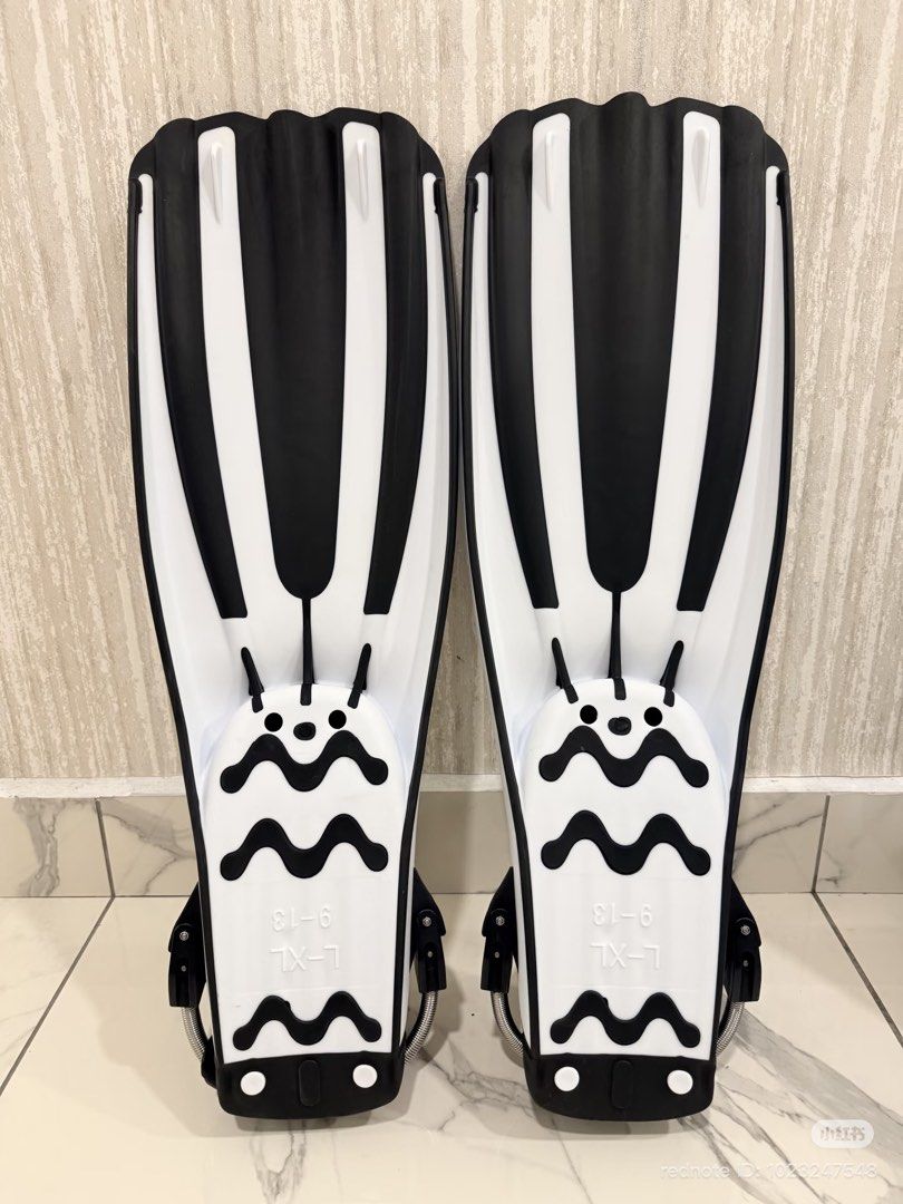 Diving Fin (Category: Water Sports) located in Kuala Lumpur. Submitted by zfyeoh (Listing ID 1446700907, Image 2). Description: Brand: Easy Dive Condition: 100% New (Never Use) Size: L .