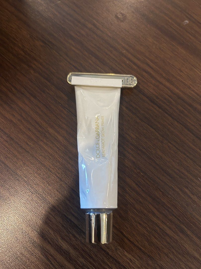 Dolce & Gabbana Bergamot Glow Primer (Category: Makeup) located in Manila. Submitted by bbstyle___ (Listing ID 1446615698, Image 2). Description: Barely used still around 30/33ml Unboxed but has paperbag Purchased from D&G SM Makati SRP 3500 - Achieve a luminous, radiant complexion. - Lightweight and easy to apply formula. - Dolce & Gabbana Bergamot Glow Primer. - Convenient tube packaging with a cap..