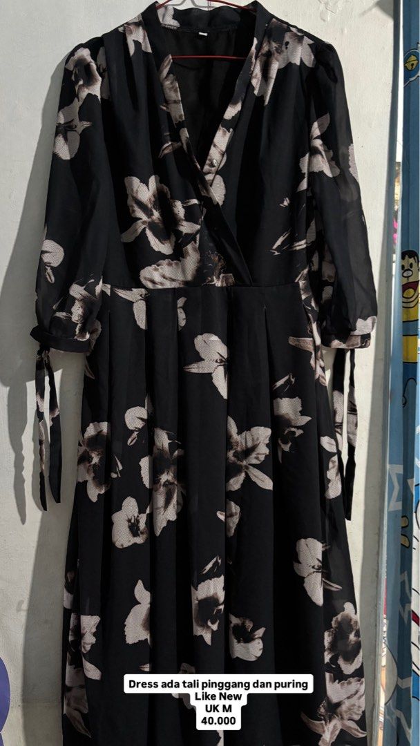 Dress bunga (Kategori: Gaun & Rok) berada di Jakarta Pusat. Dikirim oleh dielshaf (ID iklan 1446650001, Gambar 1). Deskripsi: Dress hitam bunga ada tali dan puring dalemnya Aku Bb 50 Tb 160 aga ngatung Prefer dibawah 160.