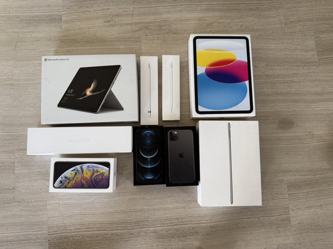 Empty Apple and Microsoft surface boxes495285987097323520