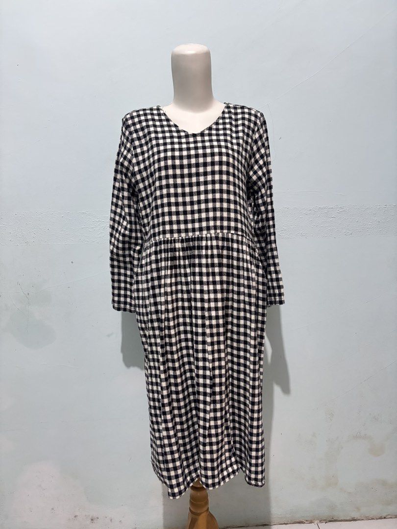 Flannel dress (Kategori: Gaun & Rok) berada di Sumedang. Dikirim oleh purruru (ID iklan 1446605024, Gambar 2). Deskripsi: Saku kanan kiri, midi dress P96 Ld92.