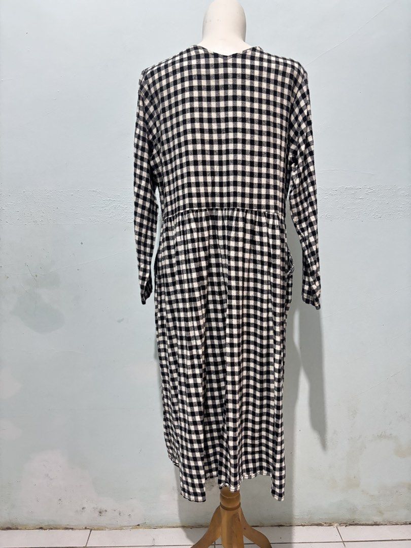 Flannel dress (Kategori: Gaun & Rok) berada di Sumedang. Dikirim oleh purruru (ID iklan 1446605024, Gambar 3). Deskripsi: Saku kanan kiri, midi dress P96 Ld92.
