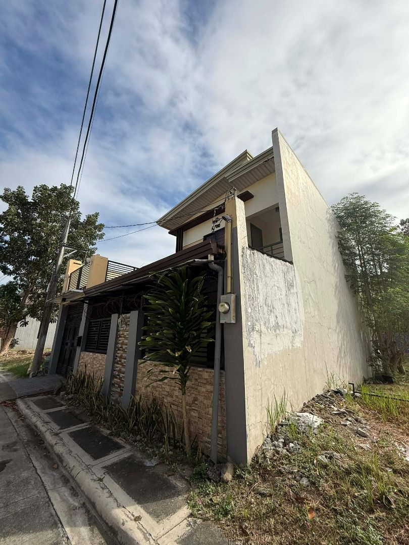 House & Lot For Sale (Category: House & Lot) located in Manila. Submitted by lezha.martini (Listing ID 1446625050, Image 3). Description: House & Lot For Sale din Clark Manor Residential Estate Brgy Duquit Mabalacat City Pampanga Lot Area 120 sqm Floor Area 240 sqm 4 Bedrooms 2 Toilet & Bath 1 Car Garage With terrace P5.5M net For Inquiries Pls Call: (0905)4171548.