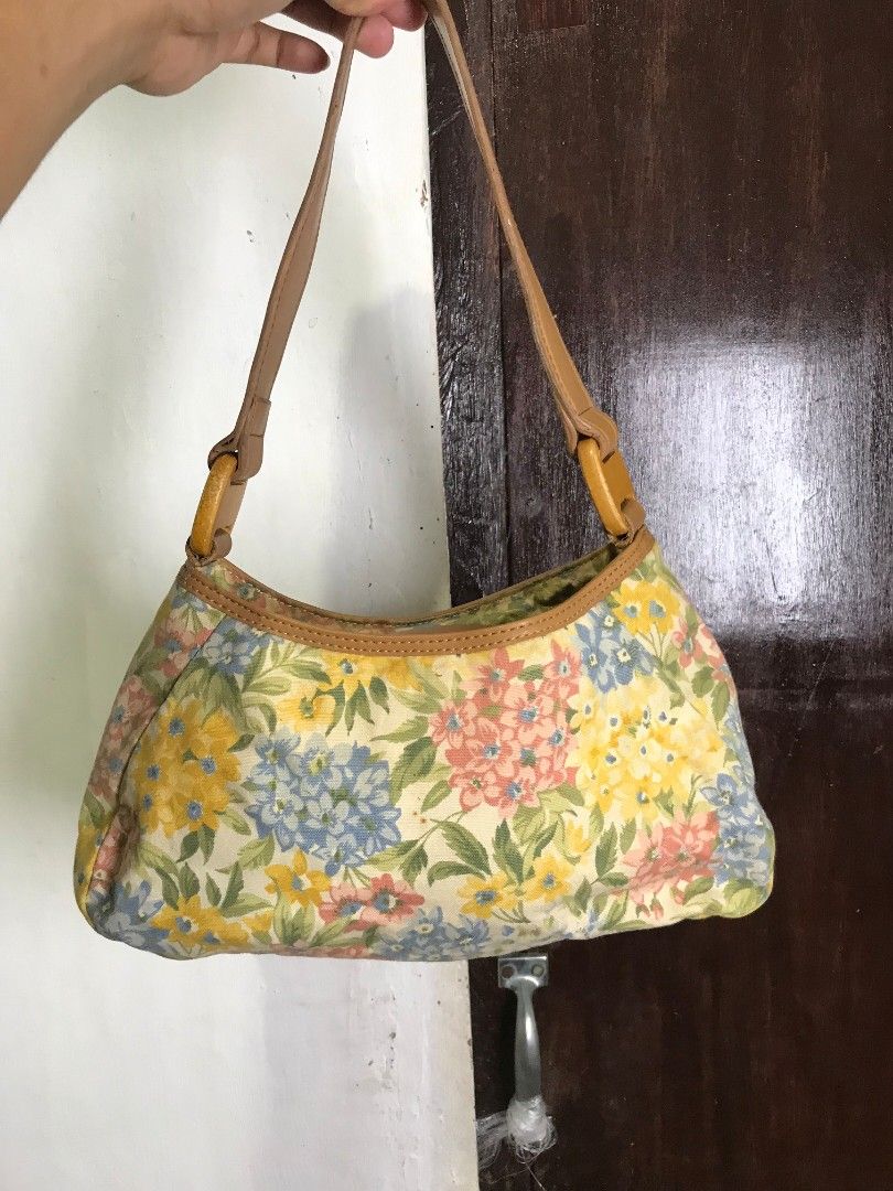 FOSSIL MULTICOLOR FLOWER FLORAL PATTERN HOBO BAG PURSUE (Category: Luxury Bags & Wallets) located in Naga. Submitted by black-market00 (Listing ID 1446713843, Image 2). Description: SOBRANG GANDA PA NETO SA PERSONAL THE MAIN ISSUE IS MINIMAL RUST STAIN AND MAY BLACK NA GLUE NA NADAKIT SA WOOD NA TATANGAL NAMAN.