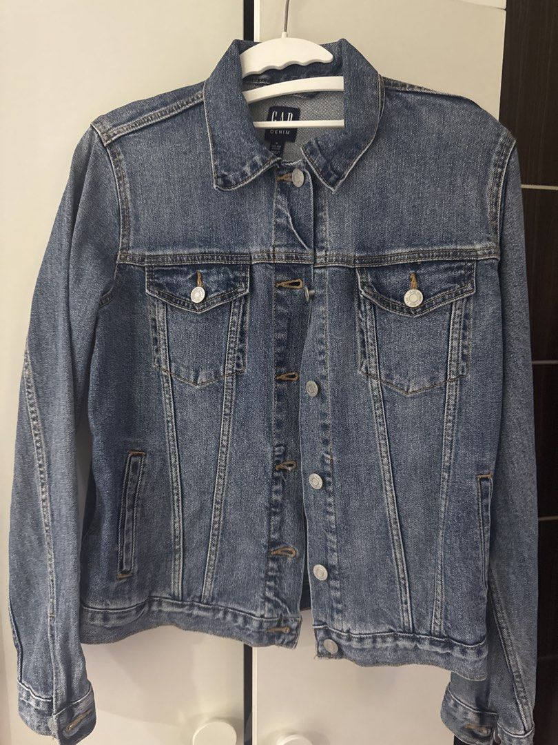 GAP Denim Jacket - Blue - Size M (Category: Coats, Jackets and Outerwear) located in Binan City. Submitted by mituz (Listing ID 1446545142, Image 1). Description: - Classic blue denim jacket from GAP - Size: Medium (M) - Button front closure - Two chest pockets with button flaps - Side pockets - A great staple piece for any wardrobe - Easy to style up or down.