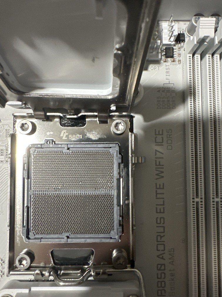 Gigabyte B850 AORUS ELITE WIFI7 ICE Motherboard