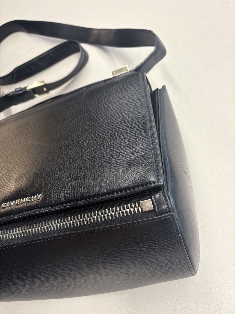 Givenchy Pandora Box （分類：手袋及銀包）位於 Hong Kong。 由 lualw 提交（商品編號 1446633688，圖片 2）。簡介： 70%新 平時好少用 有意購買可少議 。