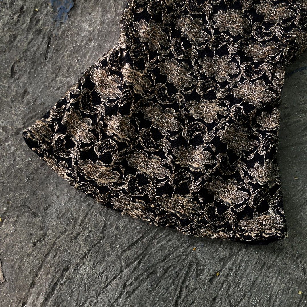 Gold Floral Camisole Top (Category: Sleeveless) located in Manila. Submitted by theactualized (Listing ID 1446644200, Image 3). Description: .