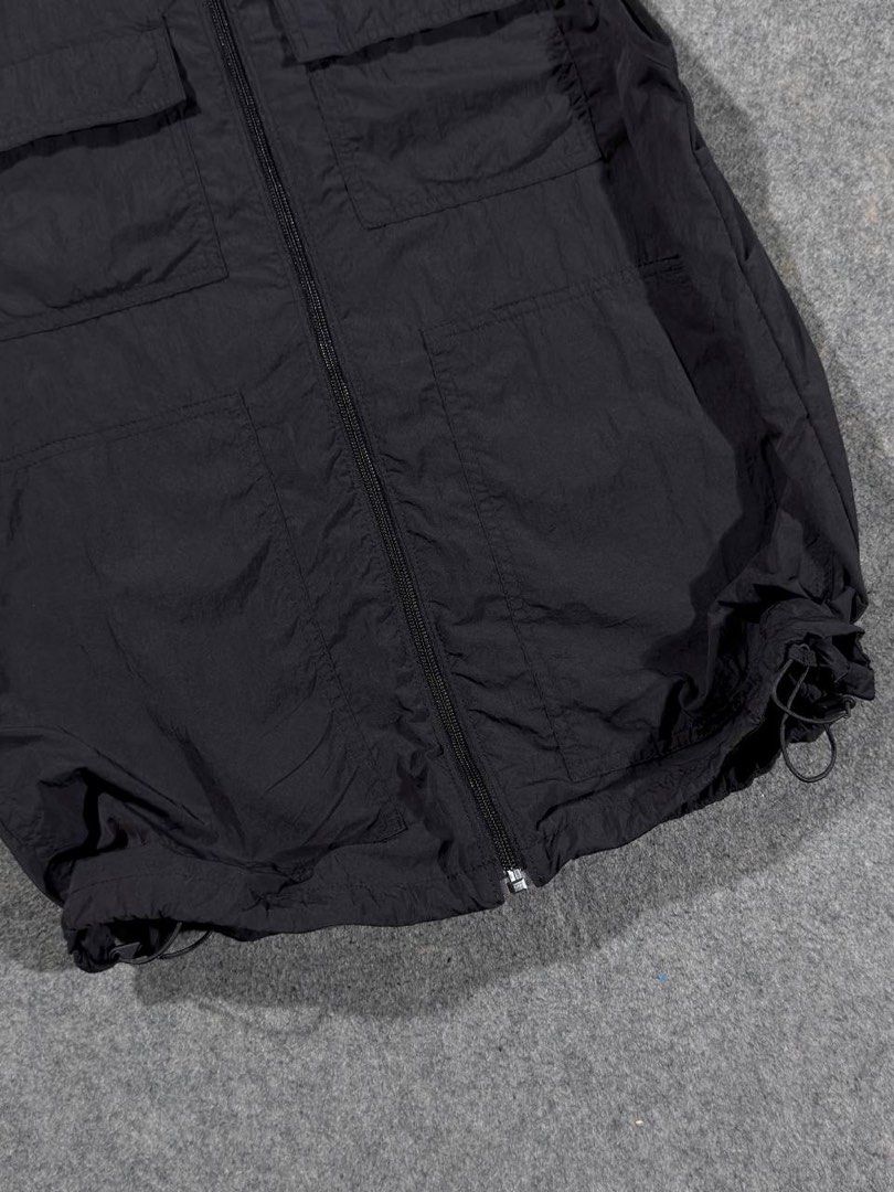 GU Woven Utility Cargo Vest (Category: Vests) located in Zamboanga. Submitted by zhifay (Listing ID 1446712351, Image 3). Description: GU Woven Utility Cargo Vest Color: Solid Black Size: Small (Fits Small to Medium) Measurements: Pit to Pit: 20inches Length: 26inches Excellent Condition Features 4-pocket configuration, full-zip closure, standing wind collar, and an adjustable cinchable drawcord hem. Lightweight 100% recycled nylon matte finish. 
