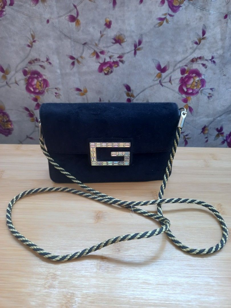 Gucci sling bag (Category: Luxury Bags & Wallets) located in Pasig City. Submitted by celestine1101 (Listing ID 1446639882, Image 1). Description: 8/10 condition Signs of use RFS: Declutter Negotiable for sure takers Cannot guarantee authenticity since I'm only decluttering.