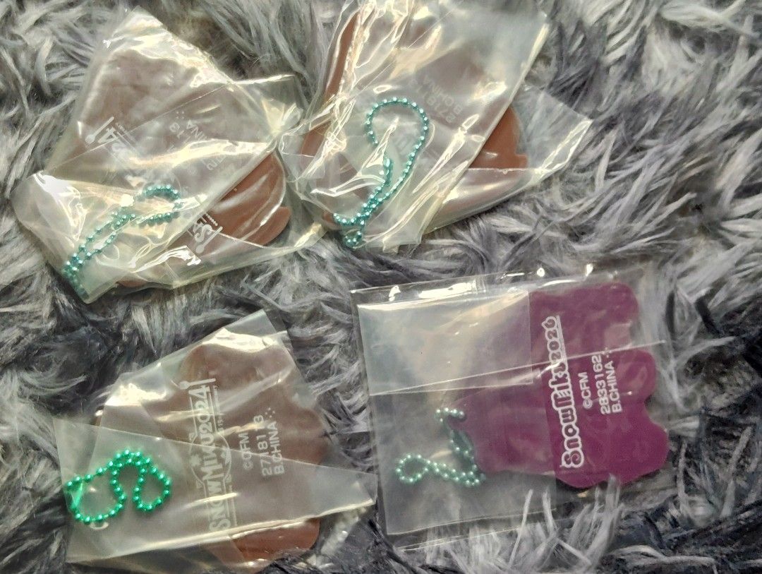 Hatsune Miku Snow Miku rubber Keychain (Category: Character Goods) located in Pasig City. Submitted by hazelscollectibles (Listing ID 1446592567, Image 2). Description: - Adorable Snow Miku 2020 keychain charms 285 each - Available in 4 cute designs - Each charm is individually packaged - Ideal for Hatsune Miku fans - Perfect for decorating bags or keys.