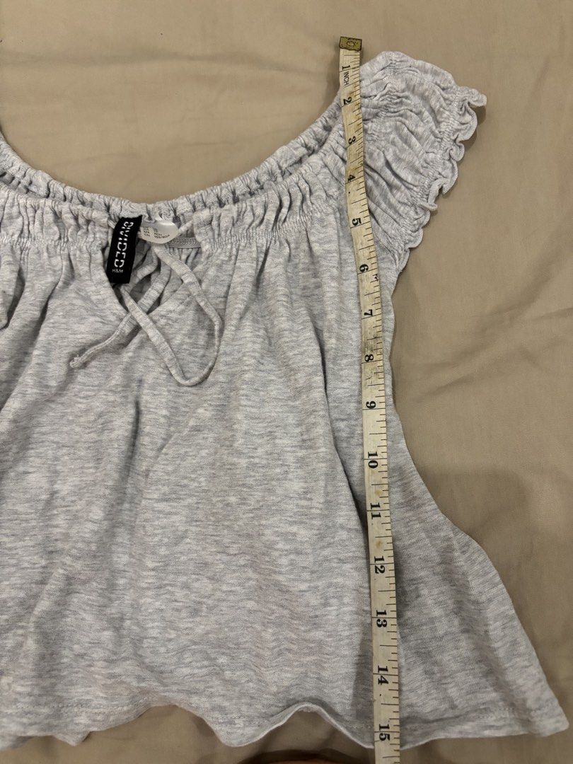 H&M Flowy Cropped top (Category: Blouses) located in Cavite. Submitted by bbbb444 (Listing ID 1446647305, Image 3). Description: [NO WW PHOTOS!] .