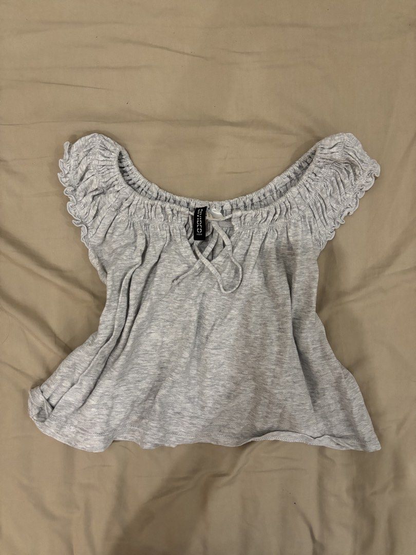 H&M Flowy Cropped top (Category: Blouses) located in Cavite. Submitted by bbbb444 (Listing ID 1446647305, Image 1). Description: [NO WW PHOTOS!] .