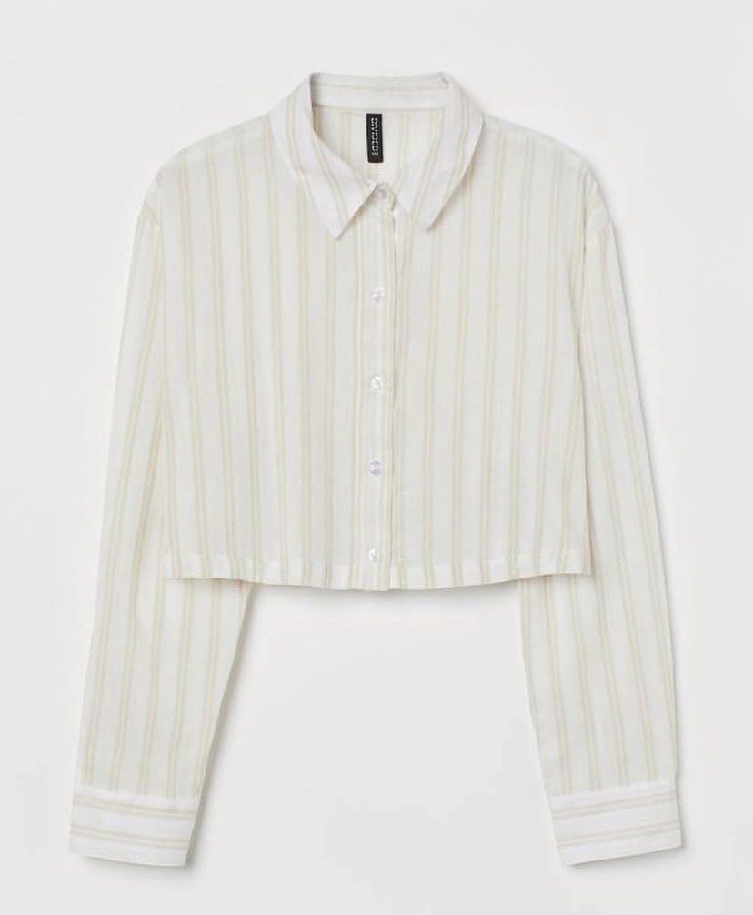 H&M pinstripe crop longsleeve top (Category: Longsleeves) located in Makati City. Submitted by cutefabph (Listing ID 1446643639, Image 2). Description: 🛍️Pls.take time to read… 🛍️ Pls take note that some ww photos are inspired & not the actual one itself. 🛍️🛍️Gentle Reminder:🛍️🛍️ We measured every item esp trousers & other bottoms thru flat-lay… We will not allow refund & return anymore. So pls take time to read the description box to avoid