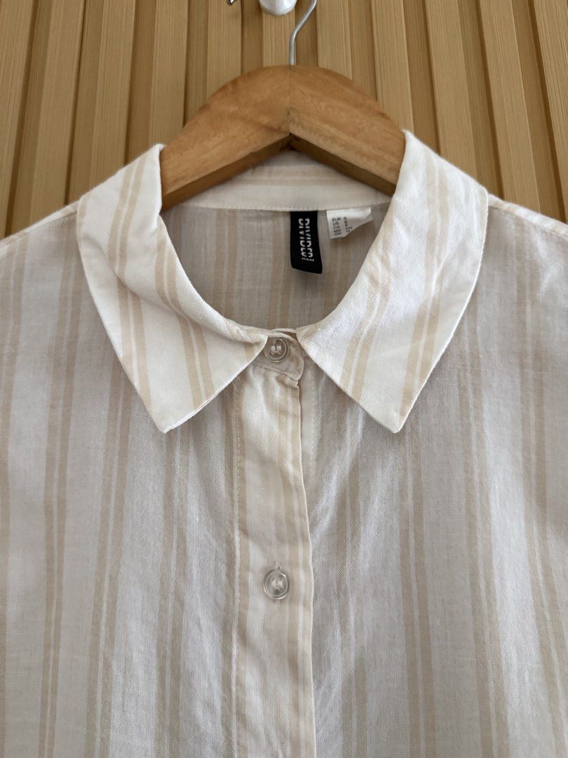 H&M pinstripe crop longsleeve top (Category: Longsleeves) located in Makati City. Submitted by cutefabph (Listing ID 1446643639, Image 3). Description: 🛍️Pls.take time to read… 🛍️ Pls take note that some ww photos are inspired & not the actual one itself. 🛍️🛍️Gentle Reminder:🛍️🛍️ We measured every item esp trousers & other bottoms thru flat-lay… We will not allow refund & return anymore. So pls take time to read the description box to avoid