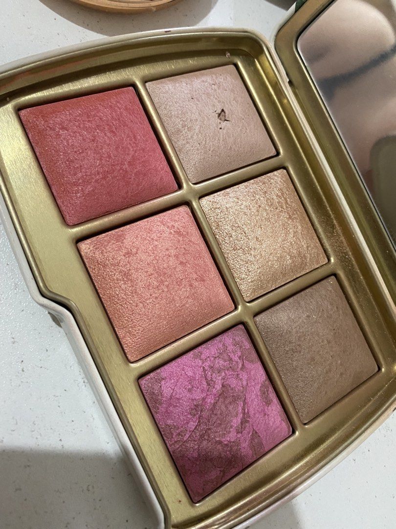 Hourglass Ambient Lighting Swan Palette (Category: Makeup) located in Pasay City. Submitted by chesco. (Listing ID 1445124923, Image 3). Description: Lightly used, 95% left. I love this and this is so pretty but I use my cream blushes more :/ No more box. - Hourglass Ambient Lighting Edit Unlocked Palette - Features 6 versatile shades for highlighting, bronzing, and blush - Some shades have been lightly swatched - Comes in beautiful packaging wit