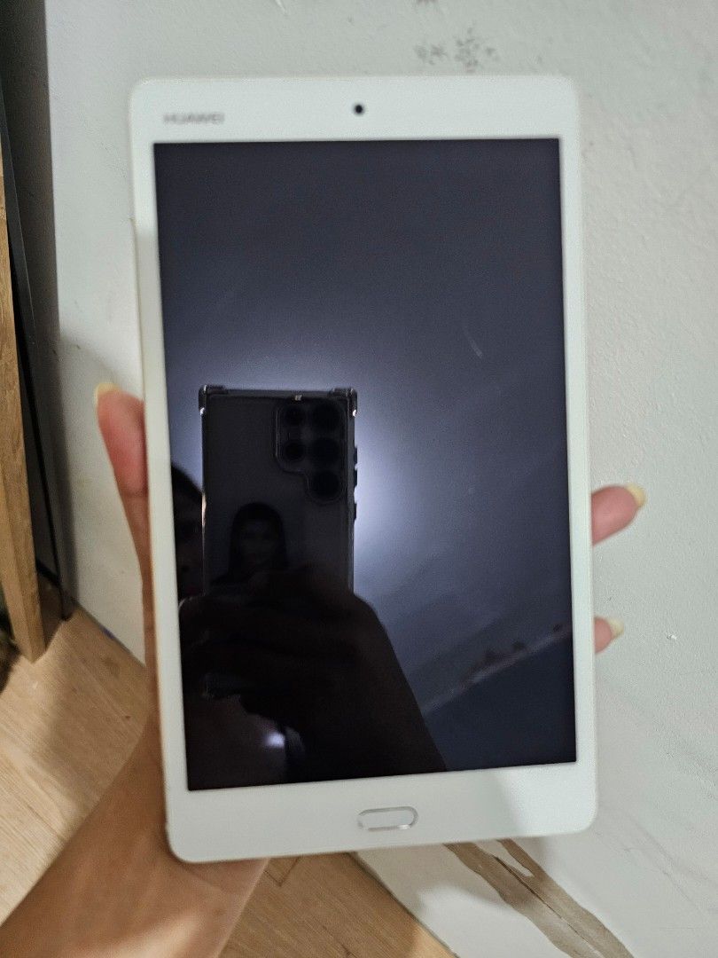 Huawei Media Pad m3lite tablet (Category: Android) located in Manila. Submitted by lewlew888888 (Listing ID 1446611971, Image 2). Description: -MediaPad M3 Lite 10 -Qualcomm Snapdragon 435 (Octa-core) -Adreno 505 -32GB (expandable via microSD) -8MP -6,660mAh -Android 7.0 Nougat with EMUI 5.1.