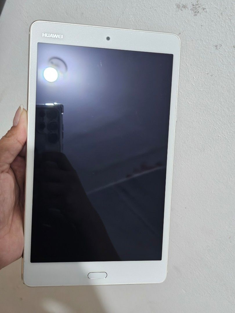 Huawei Media Pad m3lite tablet (Category: Android) located in Manila. Submitted by lewlew888888 (Listing ID 1446611971, Image 3). Description: -MediaPad M3 Lite 10 -Qualcomm Snapdragon 435 (Octa-core) -Adreno 505 -32GB (expandable via microSD) -8MP -6,660mAh -Android 7.0 Nougat with EMUI 5.1.
