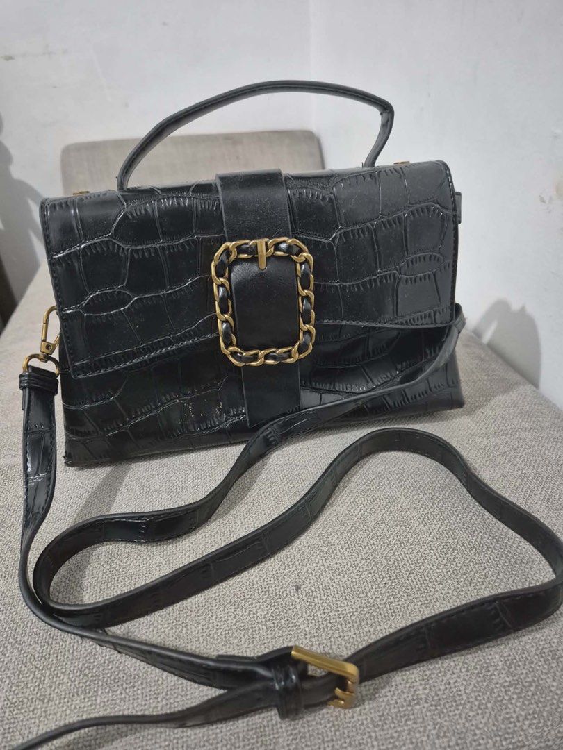 Imported Bags for sale! (Category: Shoulder Bags) located in Manila. Submitted by hellovhecka (Listing ID 1446552284, Image 2). Description: ASSORTED IMPORTED BAGS FOR SALE LAHAT ORIGINAL PM ME SA PRICES!!! .