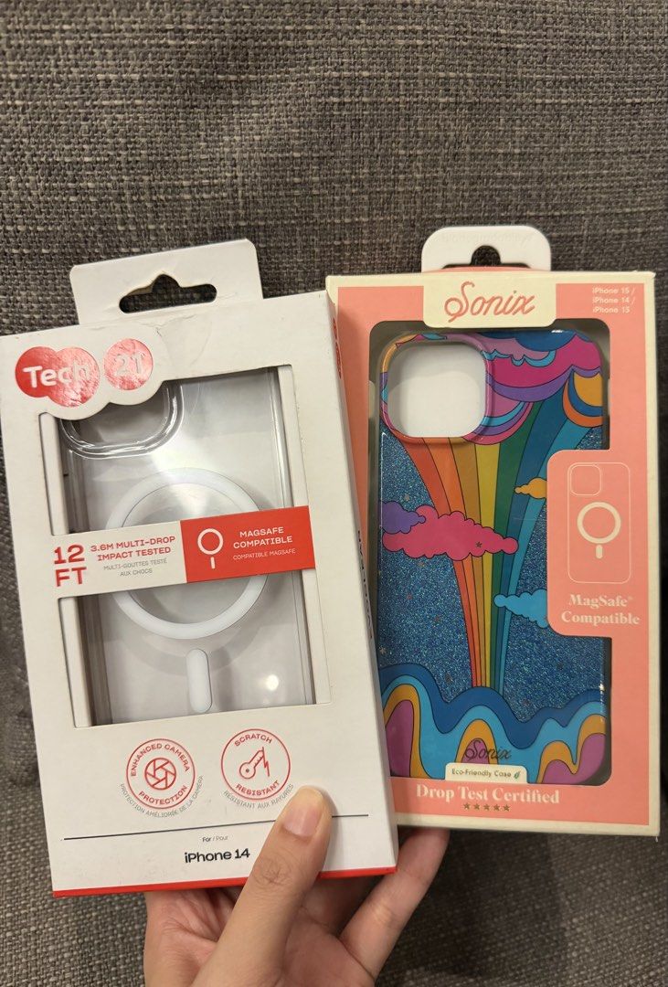 Iphone 15/14/13 case (Category: Cases & Sleeves) located in San Pedro. Submitted by aeemss (Listing ID 1446566980, Image 2). Description: Sonix brandnew Tech 21 prelove.