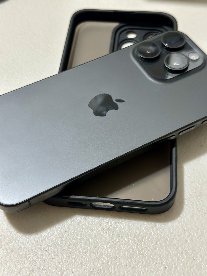 Iphone 15 Pro Max 256 gb (Category: iPhone 15 Series) located in Muntinlupa City. Submitted by daphned10 (Listing ID 1446597458, Image 2). Description: Open Line No issue No history of repair 84% Battery Health.
