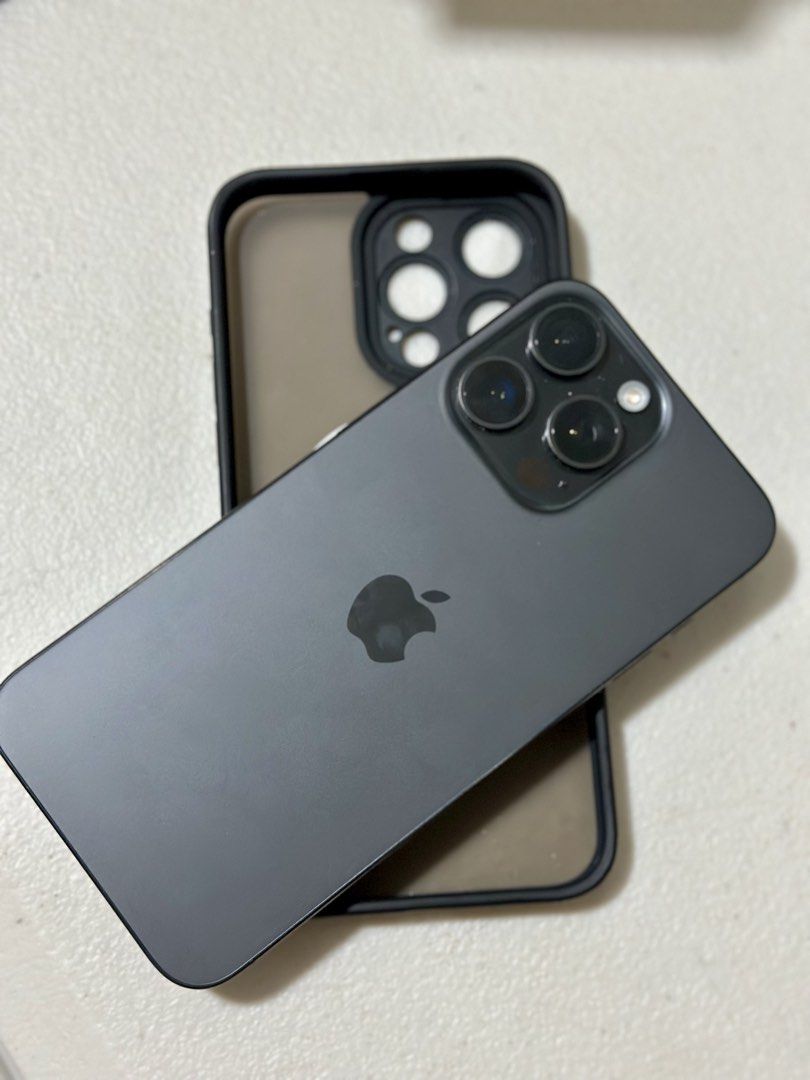 Iphone 15 Pro Max 256 gb (Category: iPhone 15 Series) located in Muntinlupa City. Submitted by daphned10 (Listing ID 1446597458, Image 3). Description: Open Line No issue No history of repair 84% Battery Health.