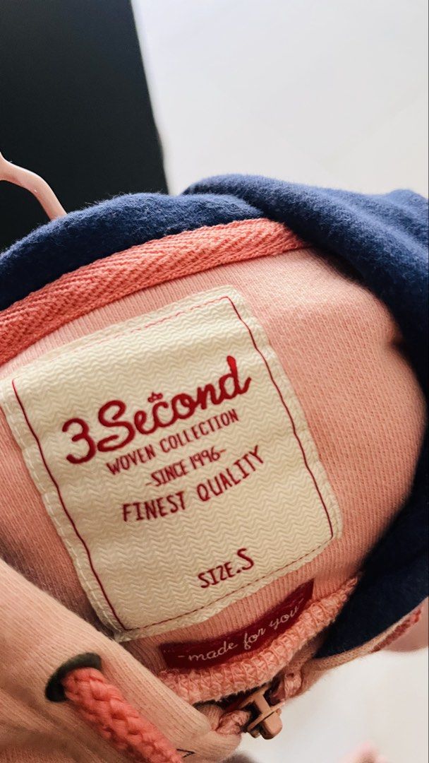 Jacket 3second (Kategori: Baju Luaran) berada di Garut. Dikirim oleh alynazz (ID iklan 1446560331, Gambar 2). Deskripsi: .