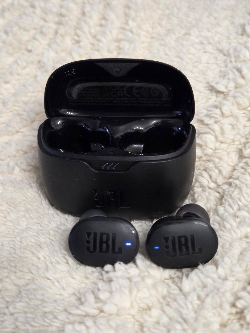 JBL Tune Buds (Category: Earphones) located in Marilao. Submitted by mate0lee (Listing ID 1446563616, Image 2). Description: Box ✅️ Charger Cable ✅️.