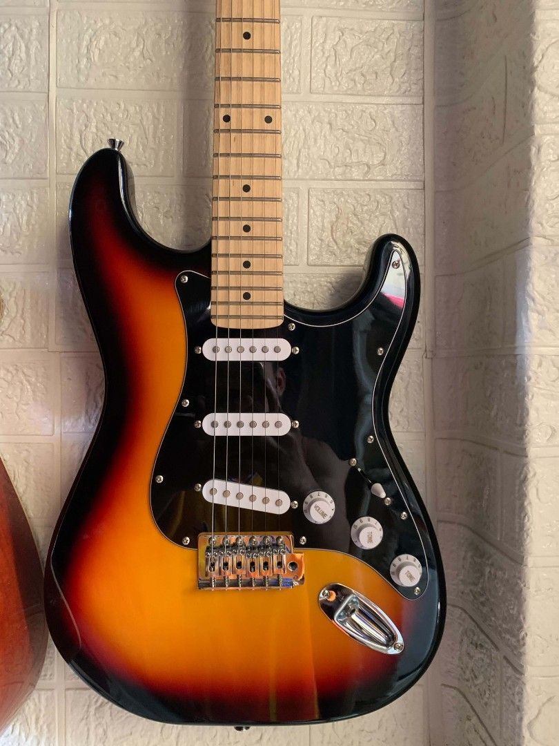 Jcraft Stratocaster Sunburst Electric Guitar with multi effects (Category: Musical Instruments) located in Taguig. Submitted by grandwind.ea80d4 (Listing ID 1446577195, Image 3). Description: Swap sa Ephipone na acoustic or ibang solid acoustic na j45 yung body pm sa mga freebies .