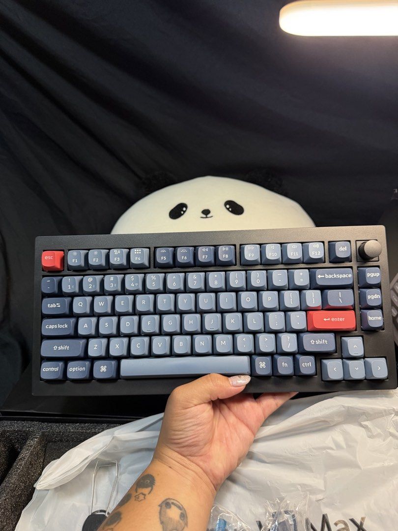 Keychron V1 Max Wireless Mechanical Keyboard (Category: Computer Keyboard) located in Marikina City. Submitted by marie__rica (Listing ID 1446644174, Image 3). Description: - Keychron V1 Max Wireless Mechanical Keyboard - Includes user manual and accessories - Features a versatile rotary knob - Connects via USB-C or wirelessly - Ideal for both typing and gaming ISSUE: PCB board, na overcharge ata? 3 mos lang nagamit.