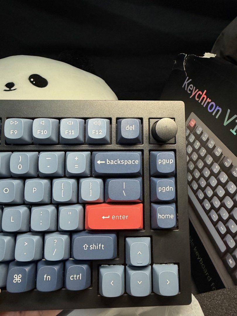 Keychron V1 Max Wireless Mechanical Keyboard (Category: Computer Keyboard) located in Marikina City. Submitted by marie__rica (Listing ID 1446644174, Image 2). Description: - Keychron V1 Max Wireless Mechanical Keyboard - Includes user manual and accessories - Features a versatile rotary knob - Connects via USB-C or wirelessly - Ideal for both typing and gaming ISSUE: PCB board, na overcharge ata? 3 mos lang nagamit.