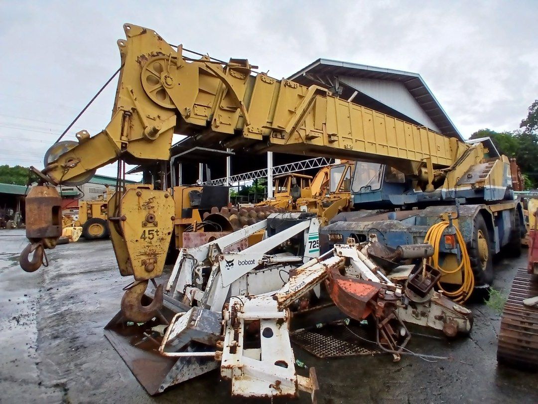Kobelco RK450 45tons rough terrain crane (Category: Industrial Equipment) located in Marikina City. Submitted by 09178519536 (Listing ID 1446581749, Image 2). Description: Kobelco RK450 Rough Terrain Crane 45tons capacity 4 section Working Condition Negotiable Deed of Sale Pick-up only.