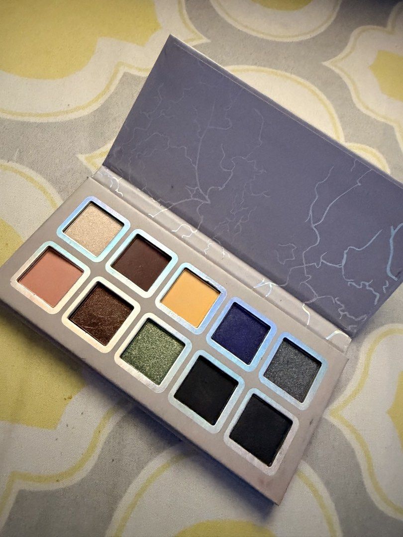 Kylie Jenner (Category: Makeup) located in Manila. Submitted by pinkismyhappycolor16 (Listing ID 1446546121, Image 1). Description: Video call nalang para makita nyo lahat.