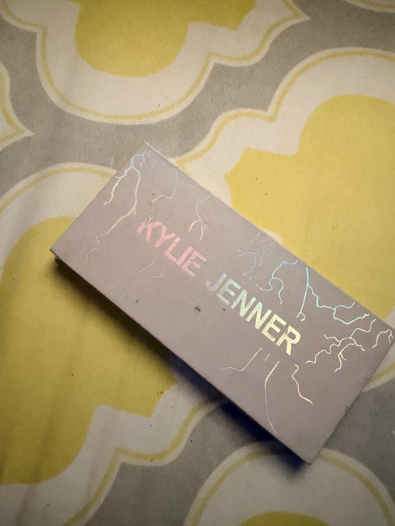 Kylie Jenner (Category: Makeup) located in Manila. Submitted by pinkismyhappycolor16 (Listing ID 1446546121, Image 2). Description: Video call nalang para makita nyo lahat.