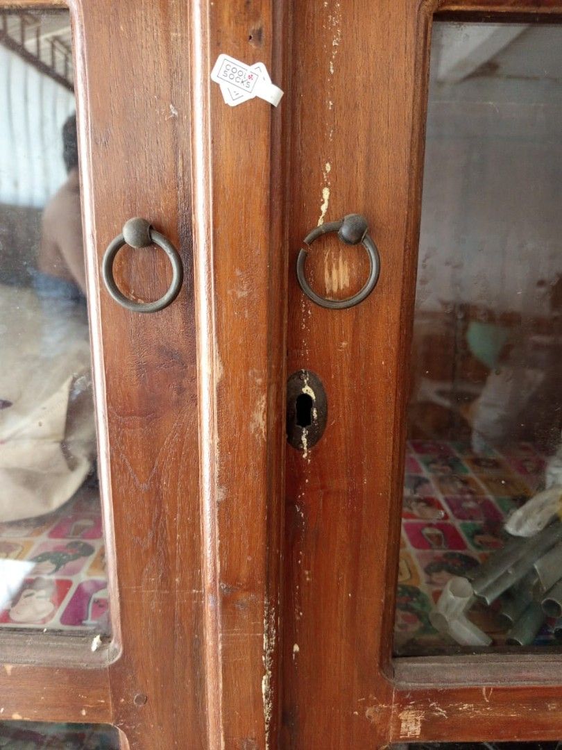 LEMARI KACA KAYU JATI ASLI (Kategori: Perabotan Rumah) berada di Jakarta Pusat. Dikirim oleh hellawstor59355 (ID iklan 1446618791, Gambar 3). Deskripsi: Bahan : Kayu jati Ukuran : Panjang 100cm, Lebar 40cm, dan Tinggi 175cm 2 pintu kondisi lemari seperti yang difoto AMBIL DITEMPAT (NON COD) HARGA NEGO.