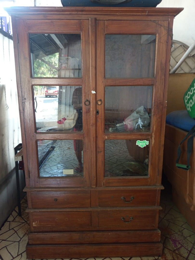 LEMARI KACA KAYU JATI ASLI (Kategori: Perabotan Rumah) berada di Jakarta Pusat. Dikirim oleh hellawstor59355 (ID iklan 1446618791, Gambar 1). Deskripsi: Bahan : Kayu jati Ukuran : Panjang 100cm, Lebar 40cm, dan Tinggi 175cm 2 pintu kondisi lemari seperti yang difoto AMBIL DITEMPAT (NON COD) HARGA NEGO.