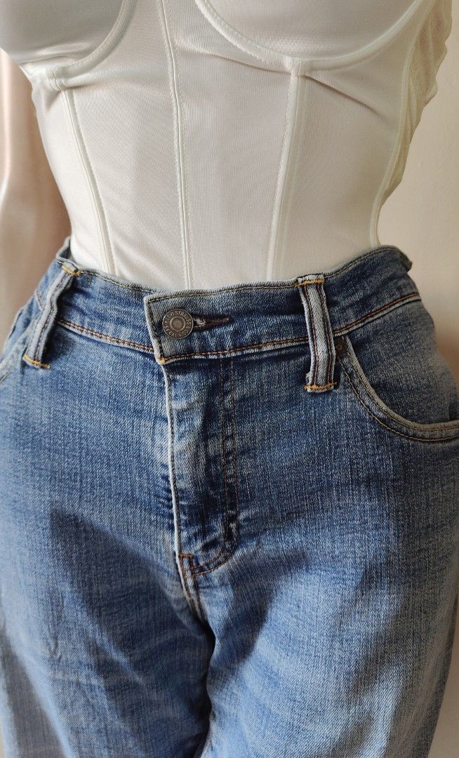 Levi's 511 Jeans W32 L32 Light Wash (Category: Jeans) located in Tuguegarao City. Submitted by magayon_ (Listing ID 1446668123, Image 3). Description: SIZE 37-38 • LENGHT 35.5 - Classic Levi's 511 Jeans - Light Wash Denim - Soft Denim - Size: 32 Waist, 32 Length - Fit: Straight - Closure: Button and Zip - Features: Five Pocket Styling - Ideal for: Everyday Wear.
