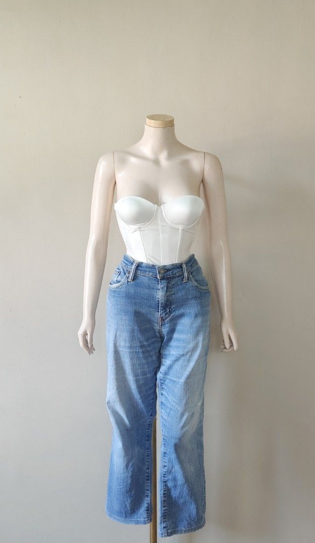 Levi's 511 Jeans W32 L32 Light Wash (Category: Jeans) located in Tuguegarao City. Submitted by magayon_ (Listing ID 1446668123, Image 1). Description: SIZE 37-38 • LENGHT 35.5 - Classic Levi's 511 Jeans - Light Wash Denim - Soft Denim - Size: 32 Waist, 32 Length - Fit: Straight - Closure: Button and Zip - Features: Five Pocket Styling - Ideal for: Everyday Wear.