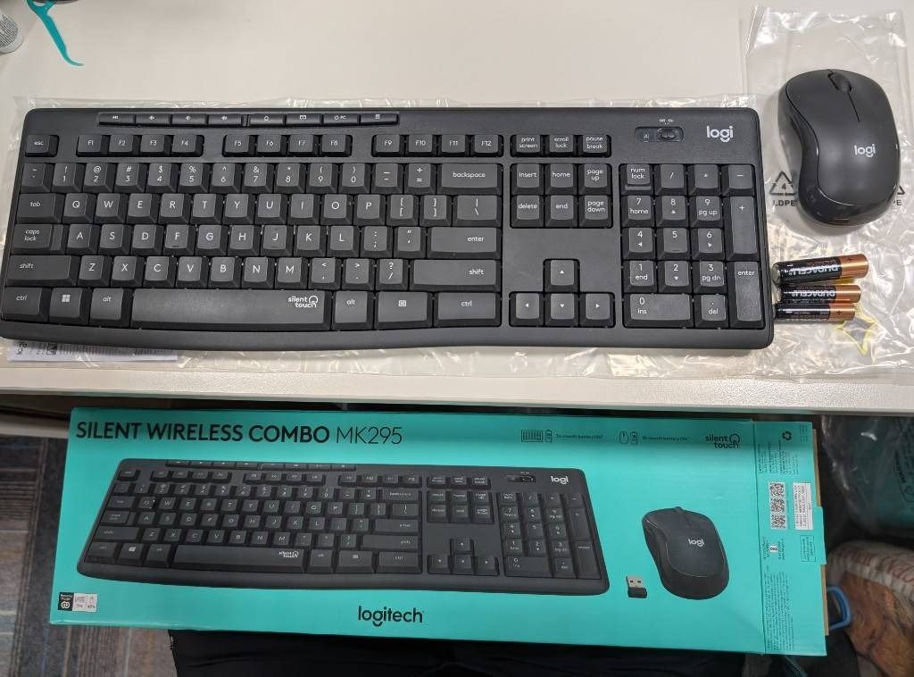 Logitech MK295 Silent Wireless Keyboard Mouse Combo495473208884602881